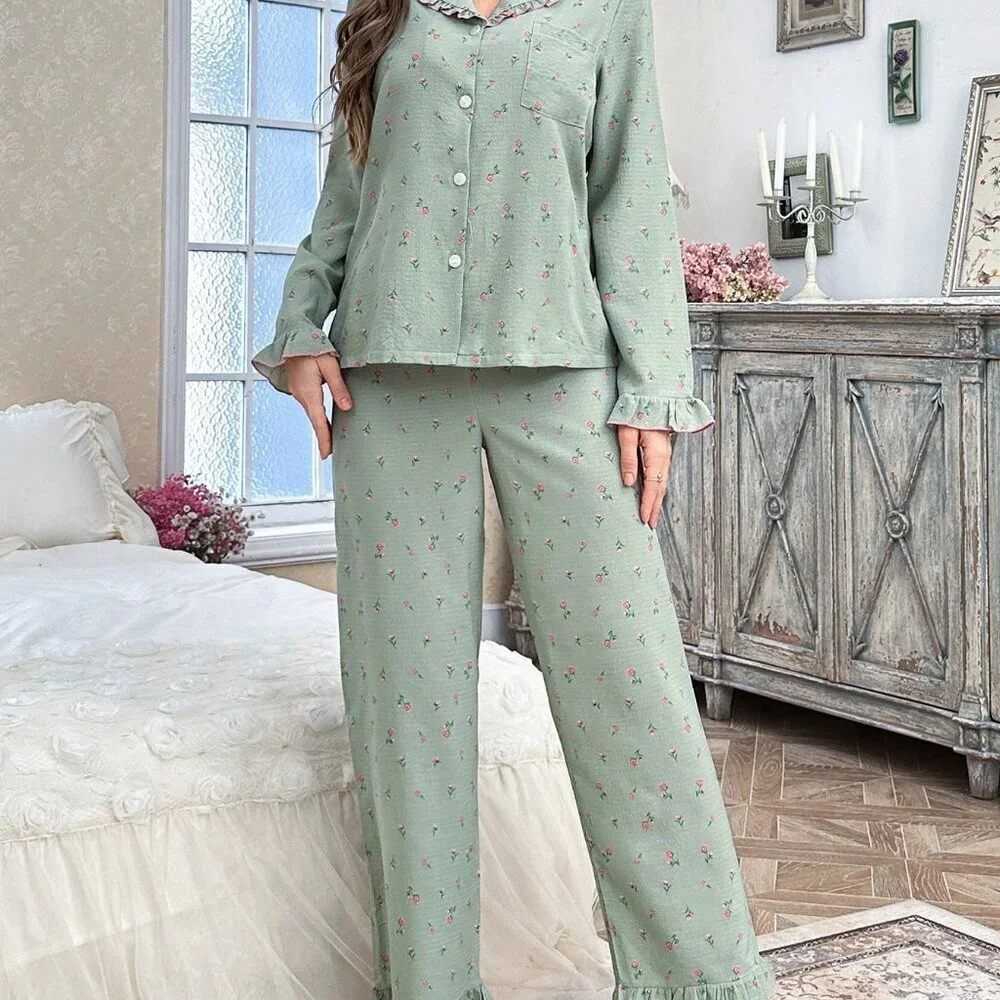 Green Romantic Women's Ditsy Floral Pajama Set